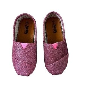 NWOB Pink Glitter Shoe